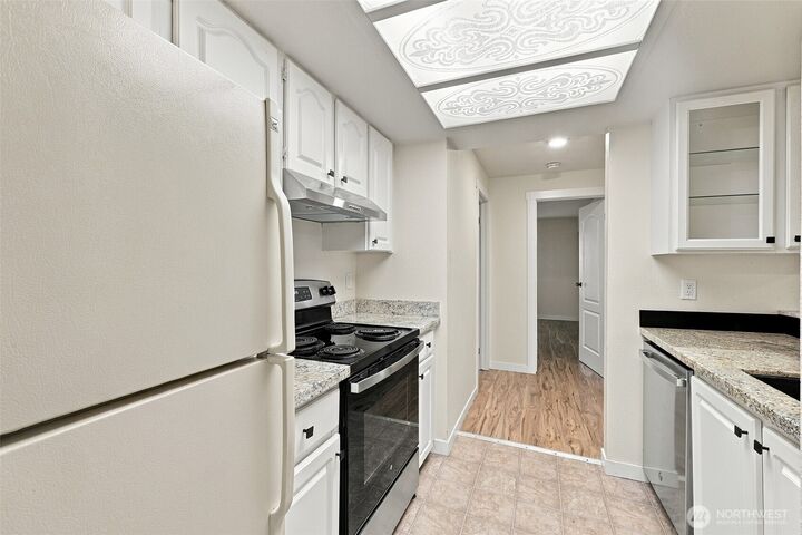 Property Photo:  14405 NE 32nd Street K-304  WA 98005 