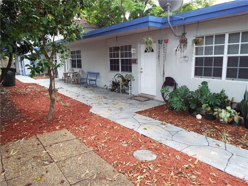 Property Photo:  898 NE 39th Street 2  FL 33334 