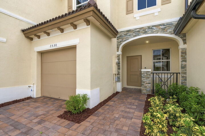 Property Photo: 2530 SE 25 Drive FL 33035