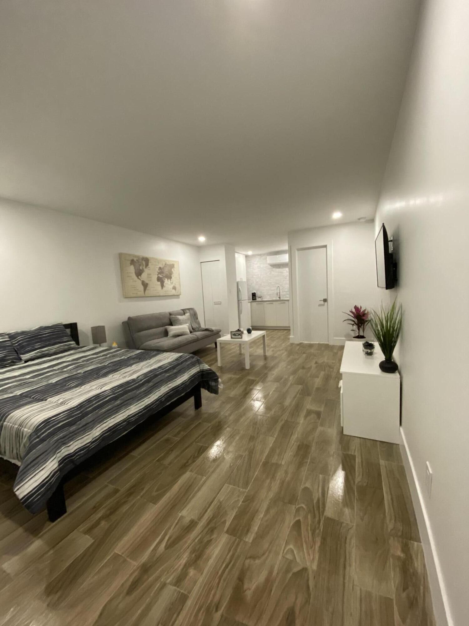 Property Photo:  902 NE 38th Street 3  FL 33334 