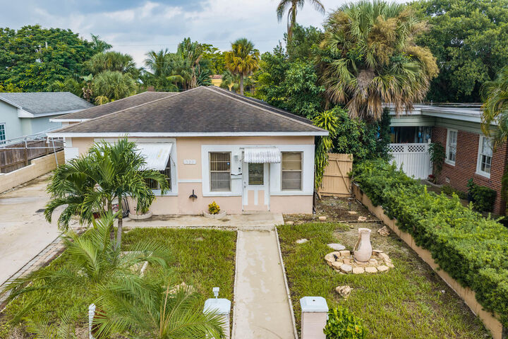 Property Photo: 521 26th Street FL 33407