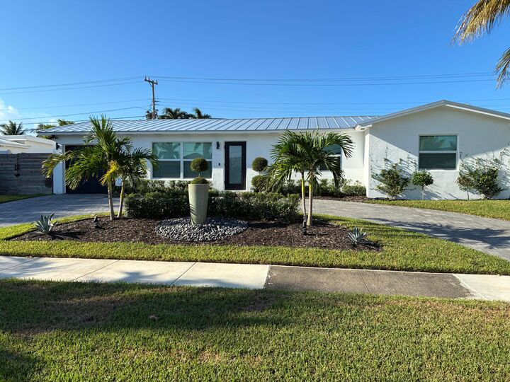 Property Photo: 413 Gulf Road FL 33408