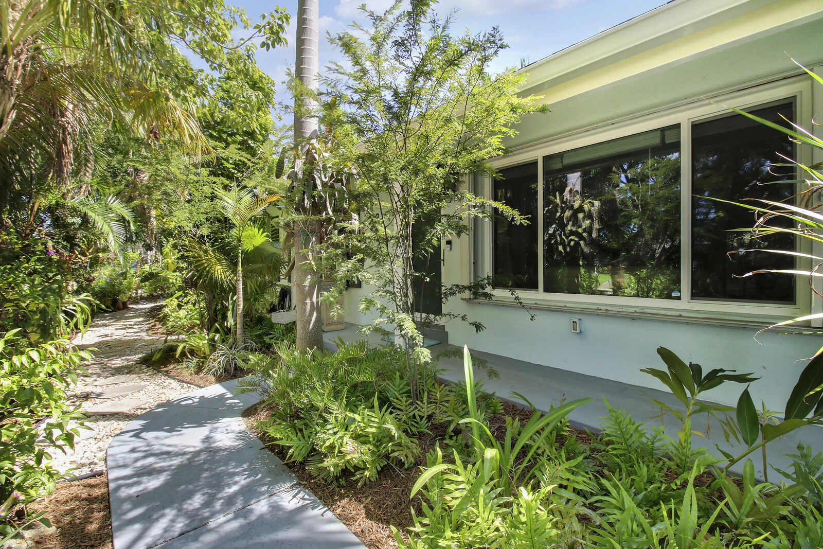 Property Photo:  528 Driftwood Road  FL 33408 
