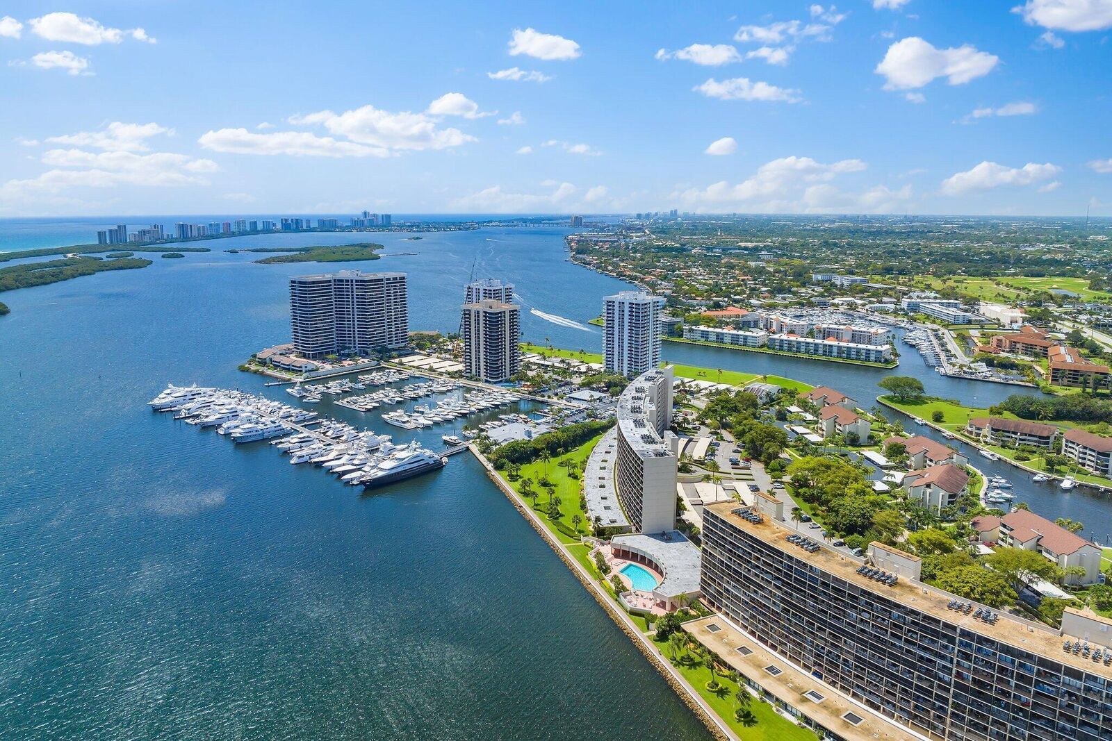 Property Photo:  122 Lakeshore Drive G40  FL 33408 