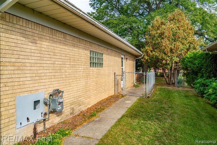 Property Photo:  48280 Rex Street  MI 48317 
