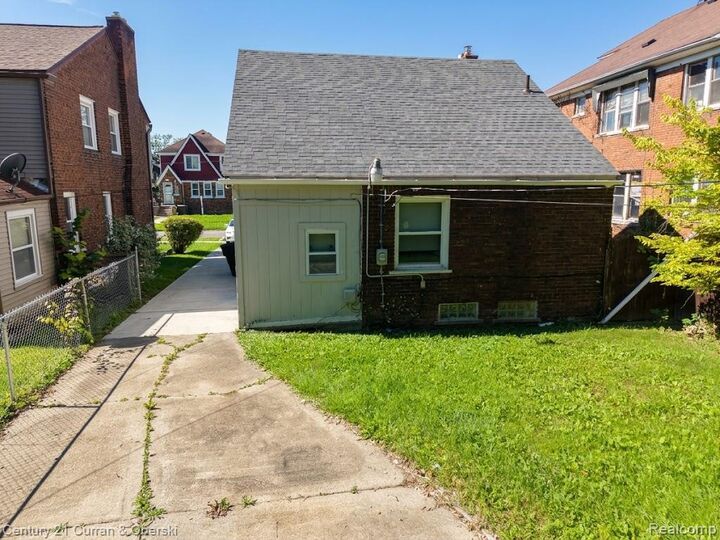 Property Photo: 3684 Buckingham Avenue MI 48224