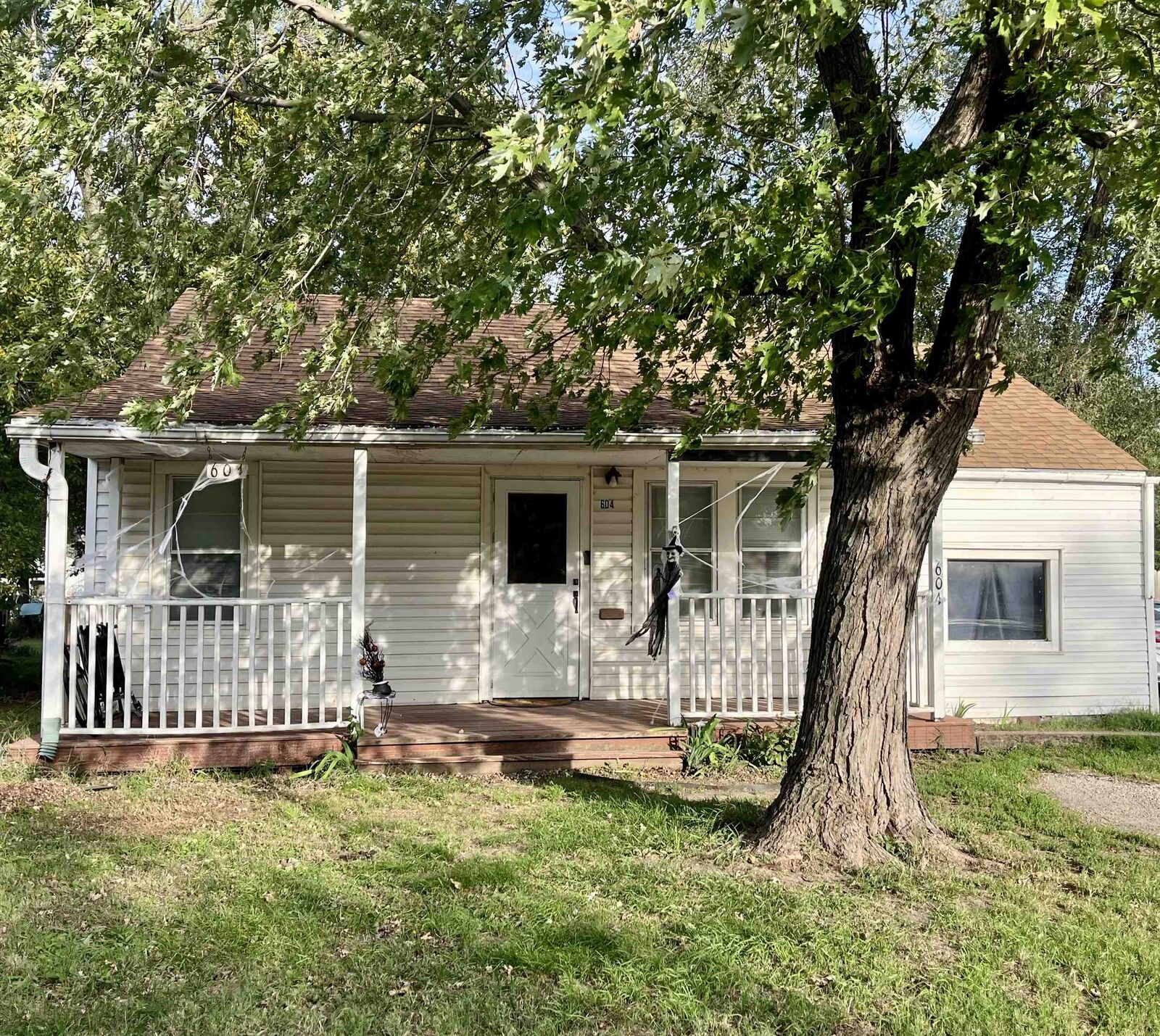 Property Photo:  604 N Saint Paul Ave  KS 67203 