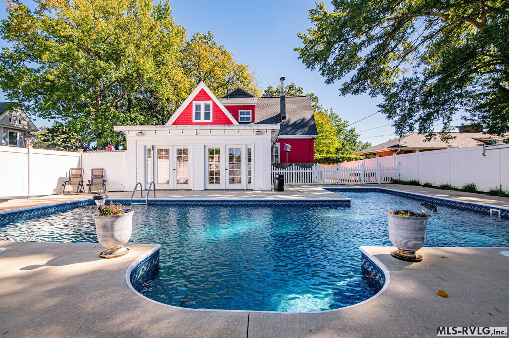 Property Photo:  425 Roanoke Ave  NC 27870 