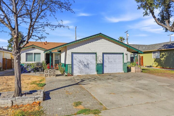 Property Photo:  1643 Stardust Court  CA 95050 