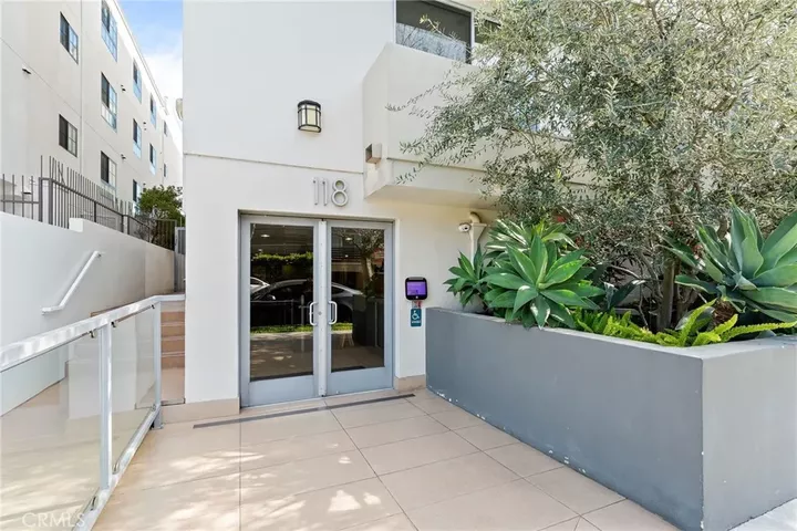 Property Photo:  118 N Kings Rd 201  CA 90048 