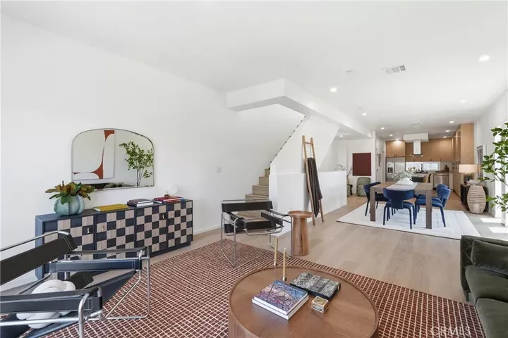 Property Photo:  1430 S Cloverdale Avenue  CA 90019 