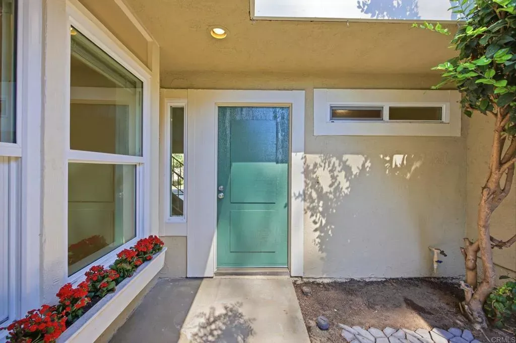 Property Photo:  4 Windwood  CA 92604 