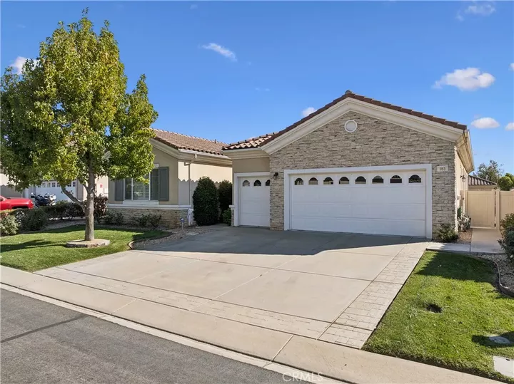 Property Photo:  981 Hidden Oaks  CA 92223 