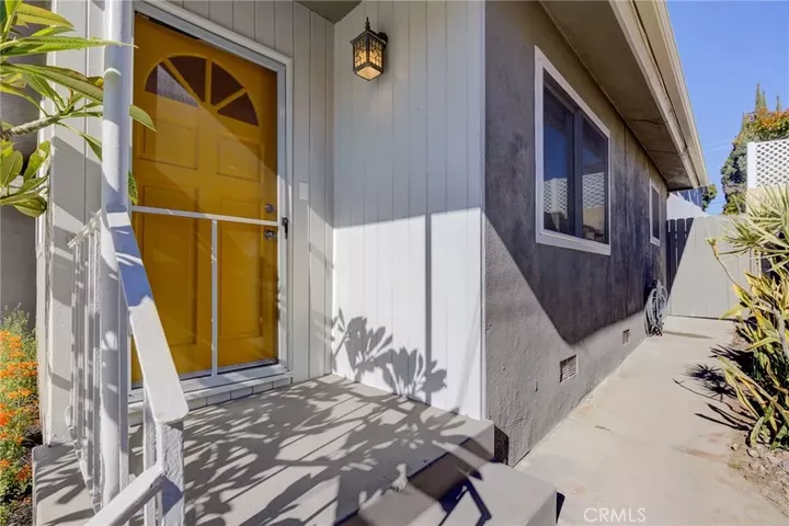 Property Photo:  1913 Huntington Lane B  CA 90278 