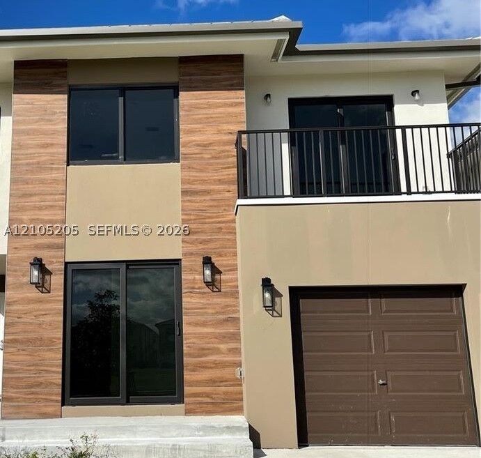 Property Photo:  1167 NW 1st St  FL 33034 