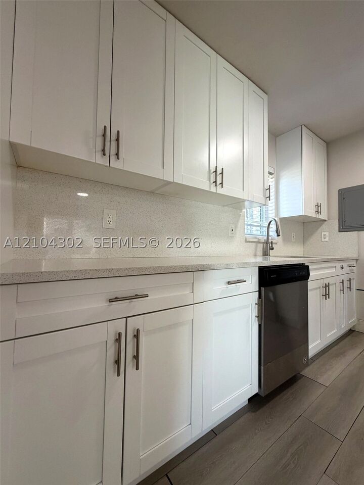 Property Photo:  9981 Jamaica Dr  FL 33189 