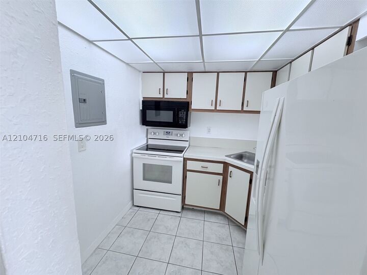 Property Photo:  801 NW 47th Ave 915W  FL 33126 