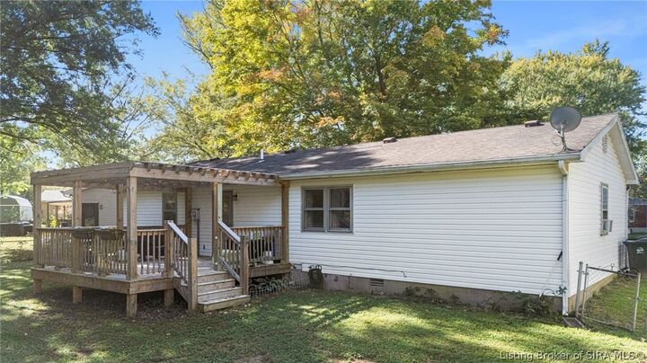 Property Photo:  121 Sharon Court  IN 47243 