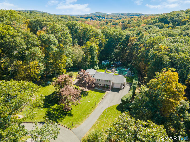 Property Photo:  5 Twin Rocks Drive  CT 06812 
