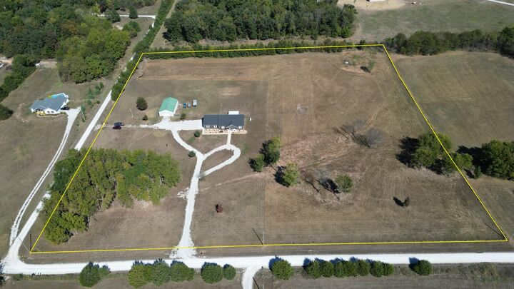 Property Photo: 779 E 446th Road MO 65613