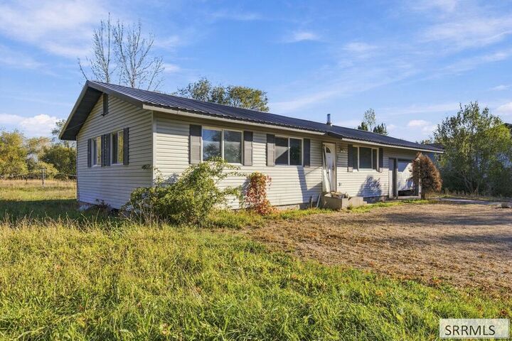 Property Photo:  724 E 1540 N  ID 83274 