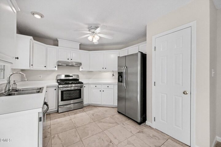 Property Photo:  2113 Havering Place  NC 27604 