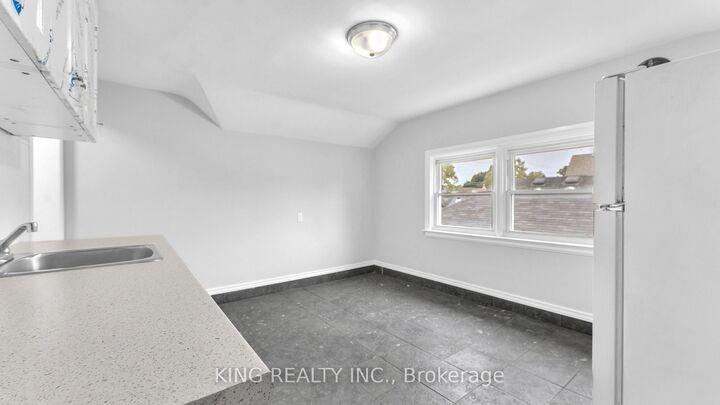 Property Photo:  908 Trafalgar Street Upper  ON N5Z 1G2 