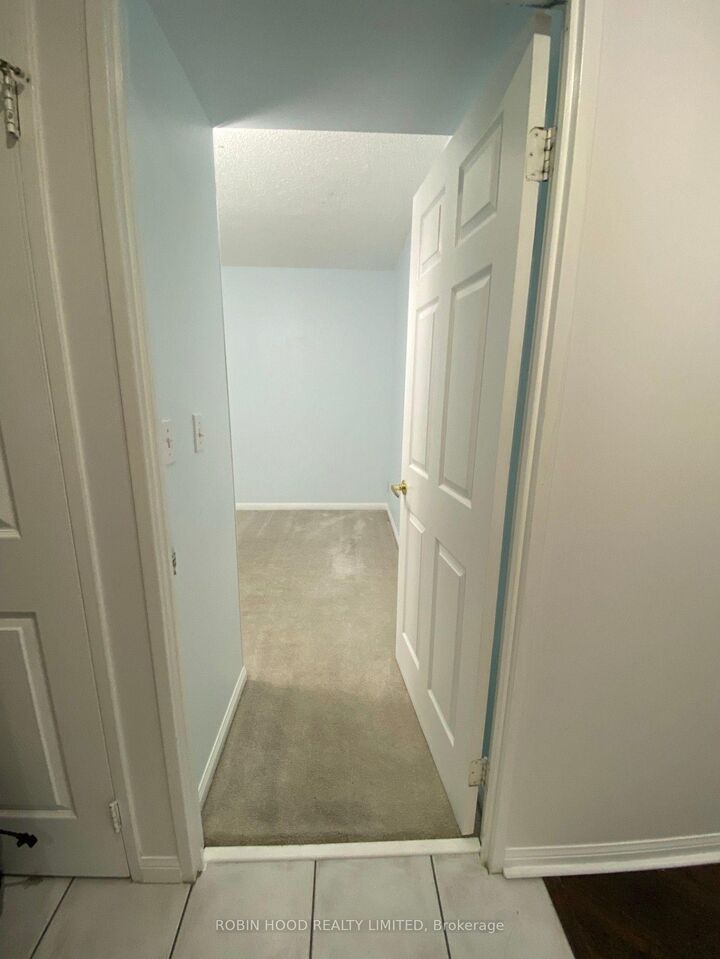 Property Photo:  11 Lee Centre Drive 1805  ON M1H 3J5 