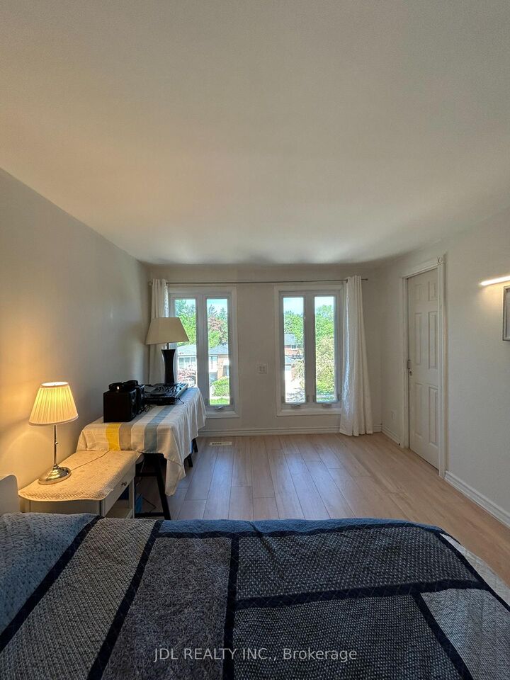 Property Photo:  80 Mosedale Cres Crescent 2nd Floor Master Bedroom  ON M2H 2L7 