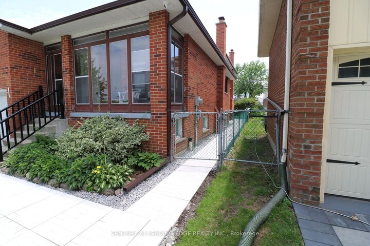 Property Photo: 263 Ingleton Boulevard Bsmt ON M1V 2A3