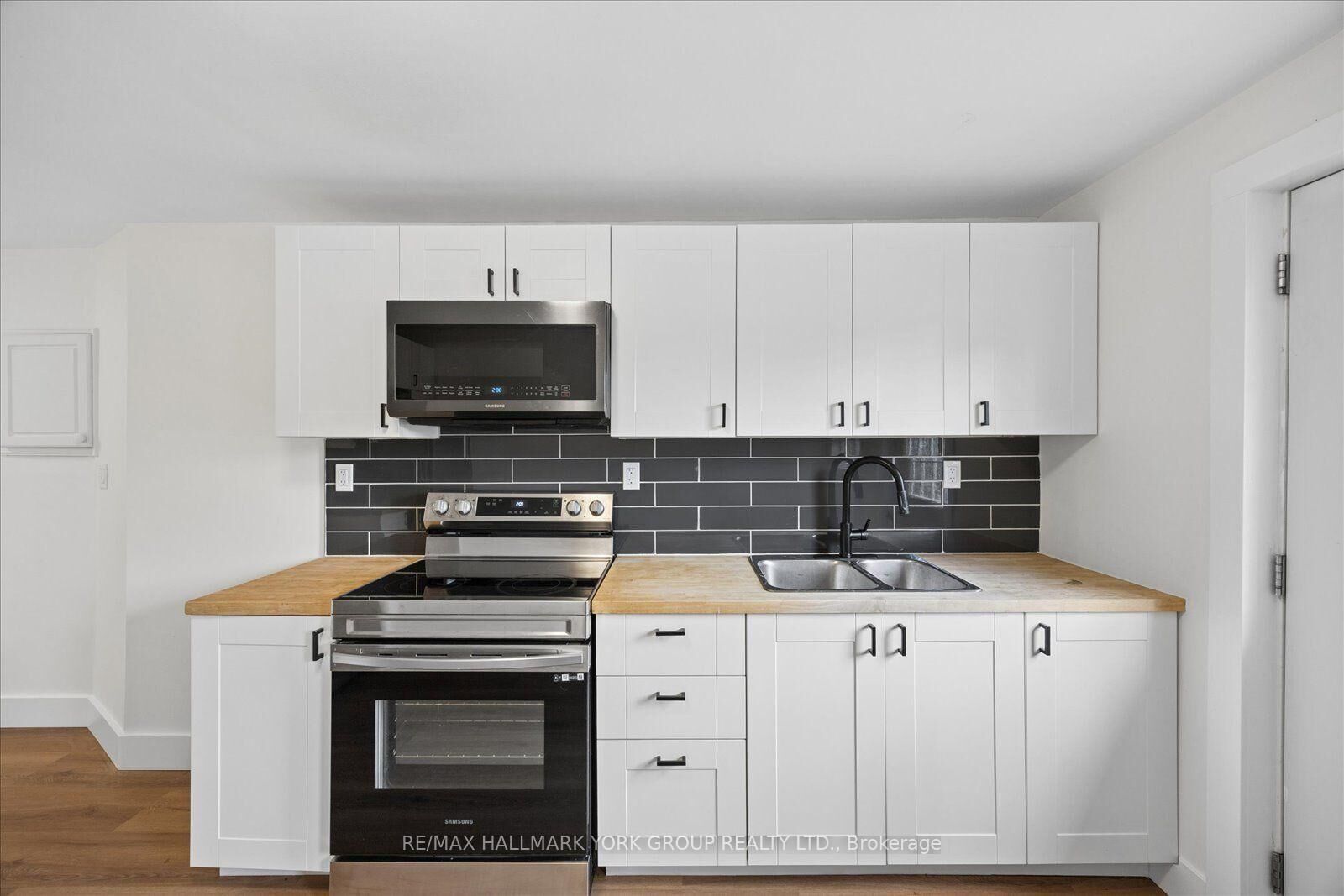 Property Photo:  118 High Street #4  ON L0E 1R0 