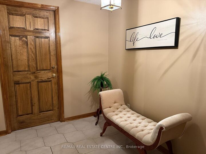 Property Photo: 4175 Starlight Crescent ON L4W 4R1