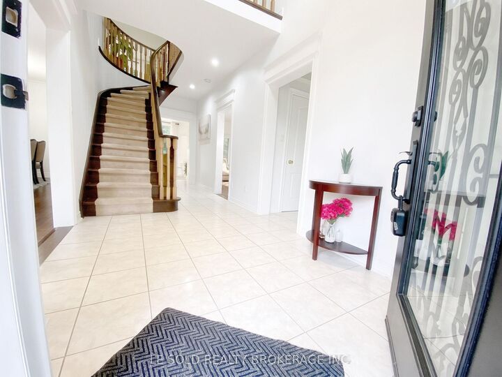 Property Photo: 76 Larratt Lane ON L4C 0E2