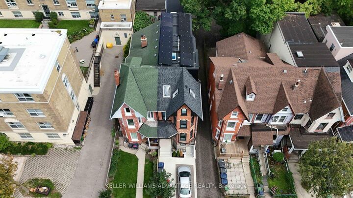Property Photo:  23 Ross Street 1  ON M5T 1Z8 