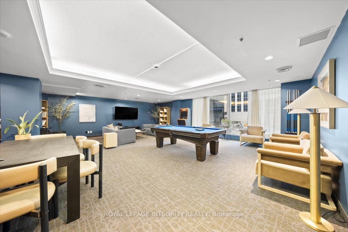 Property Photo:  161 Laurier Avenue W 709  ON K1P 5J2 