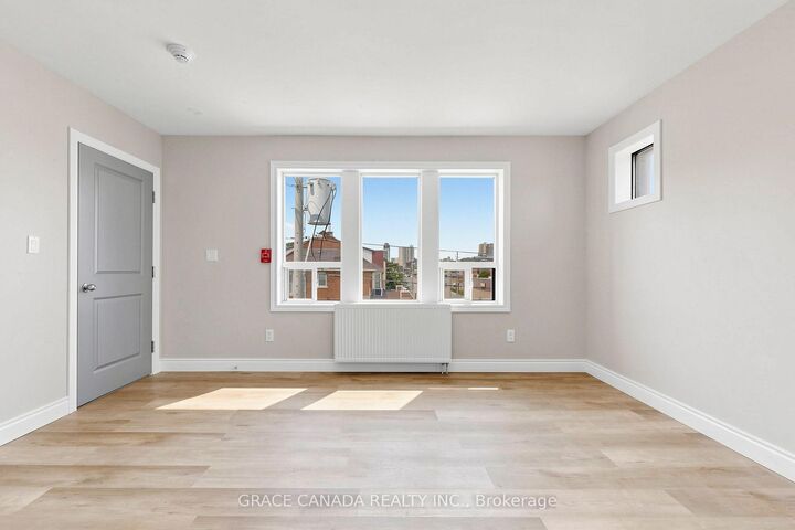 Property Photo: 71 Sanford Avenue S Unit 8 ON L8M 2G7