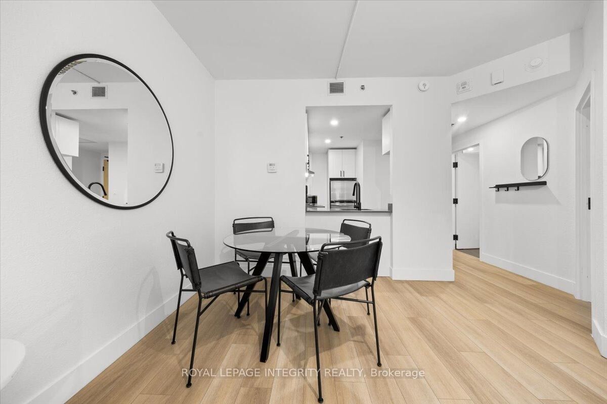 Property Photo:  161 Laurier Avenue W 917  ON K1P 5J2 