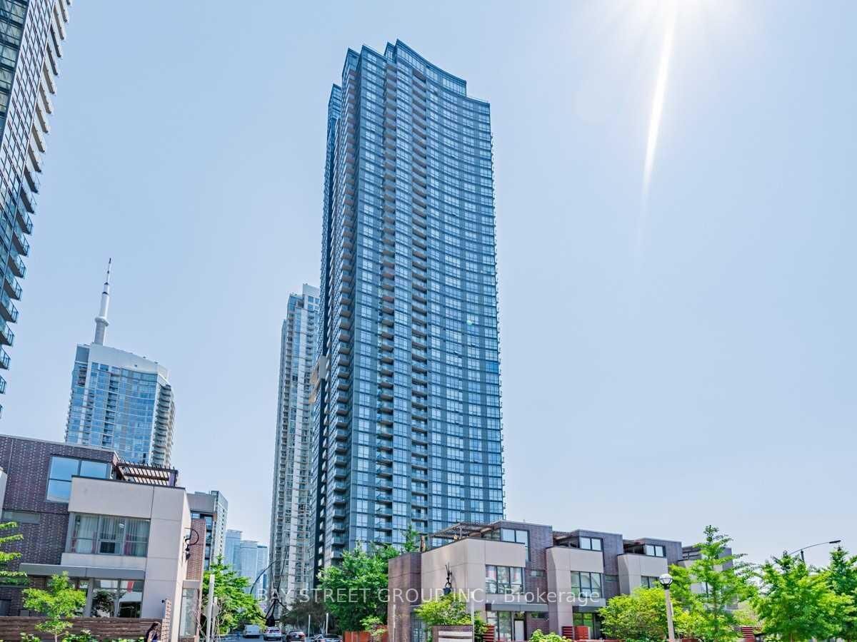 Property Photo: 11 Brunel Court 3912 ON M5V 3Y3