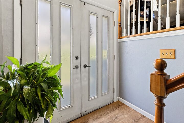 Property Photo:  522 Saint George Dr  PA 15137 