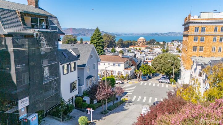 Property Photo:  2551 Baker Street  CA 94123 