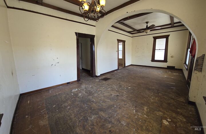 Property Photo:  44 W Liberty  ID 83672 