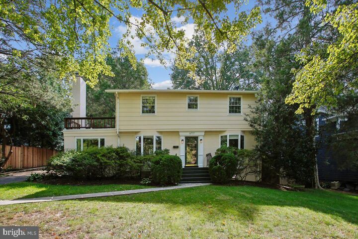 Property Photo: 6717 Weaver Avenue VA 22101