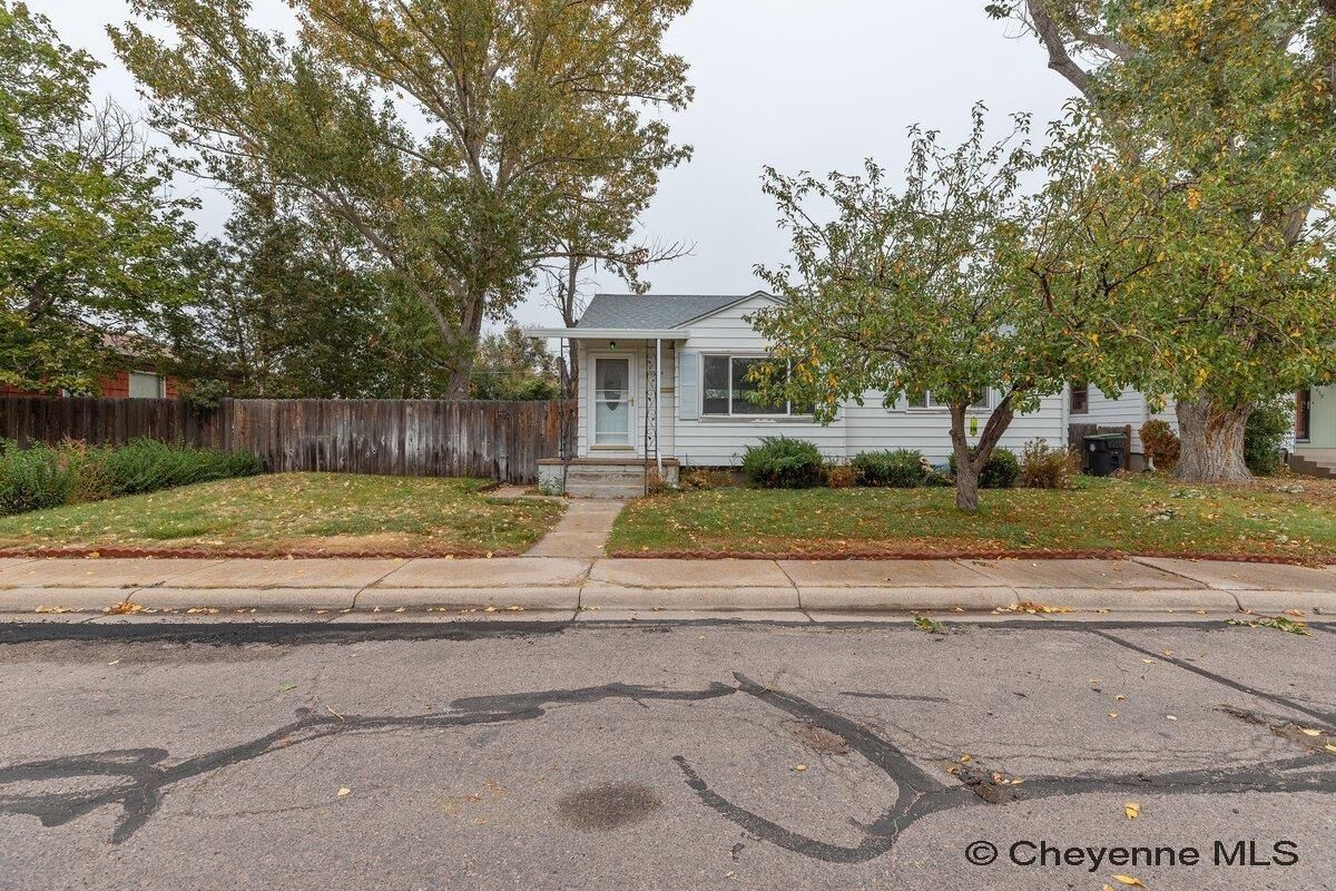 Property Photo: 2604 E 11th St WY 82001
