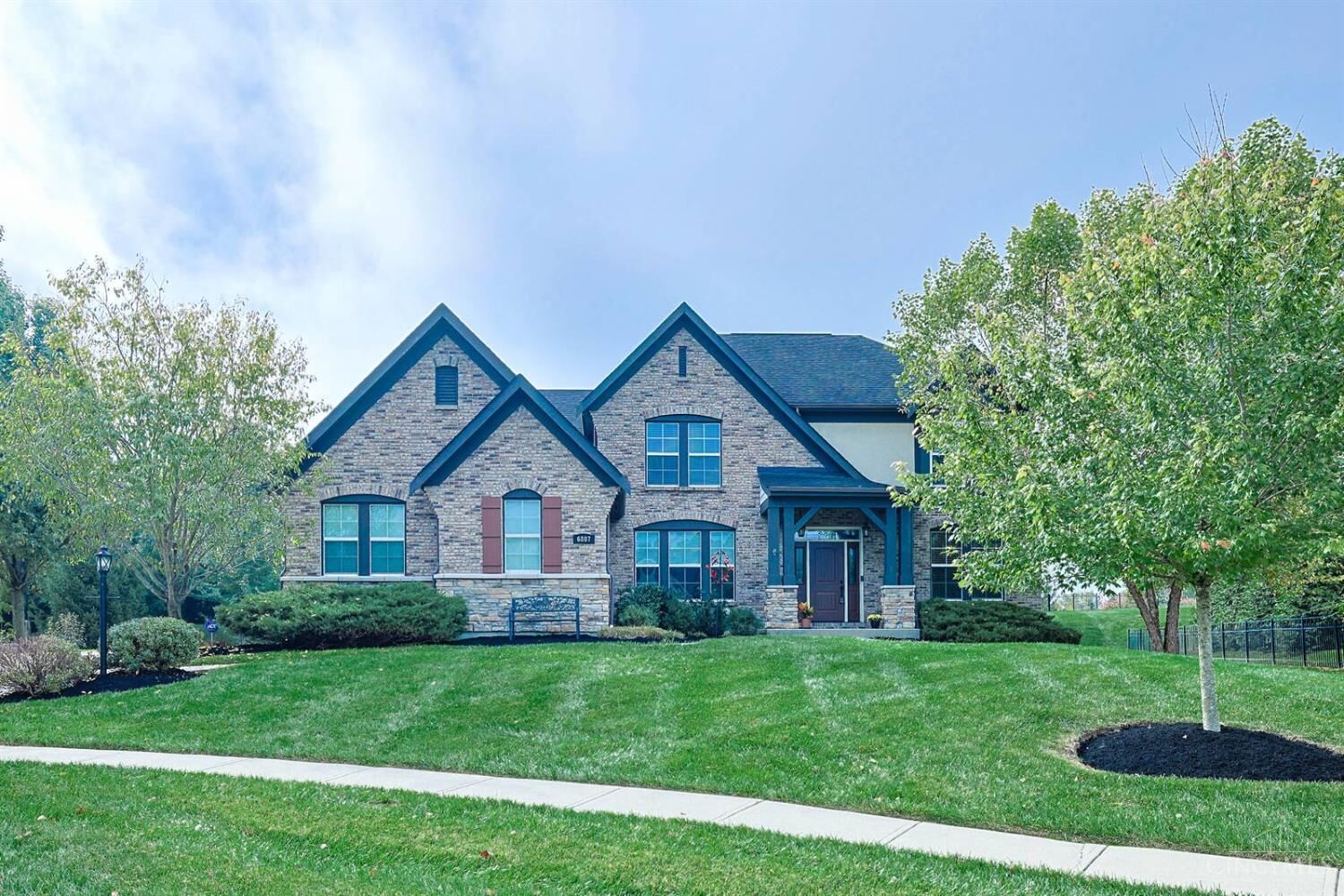 Property Photo:  6807 Trailview Close  OH 45039 