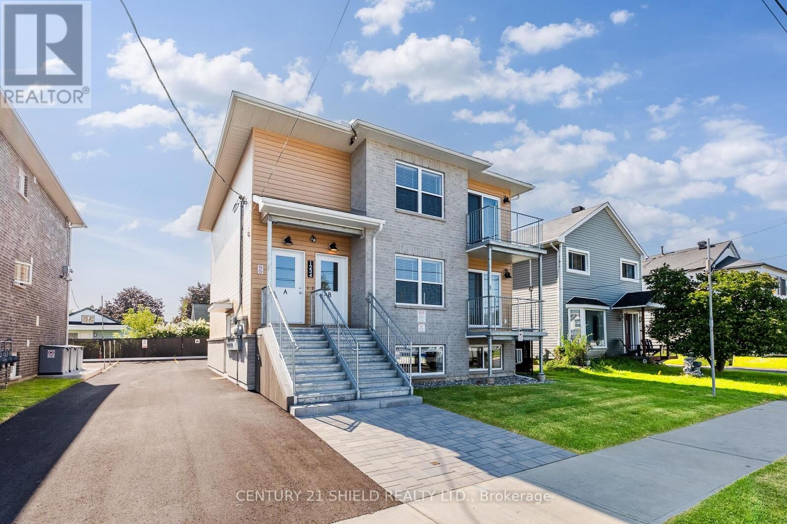 Property Photo:  1234 Cumberland Street C  ON K6J 4K5 