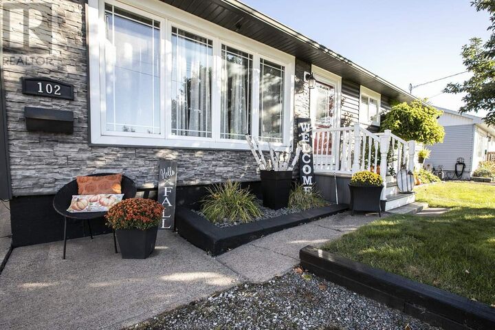 Property Photo:  102 Laura St  ON P6C 2G4 