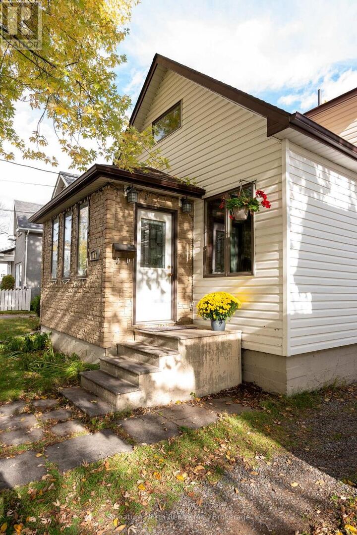 Property Photo: 17 Ontario Street West ON P7B 3E8