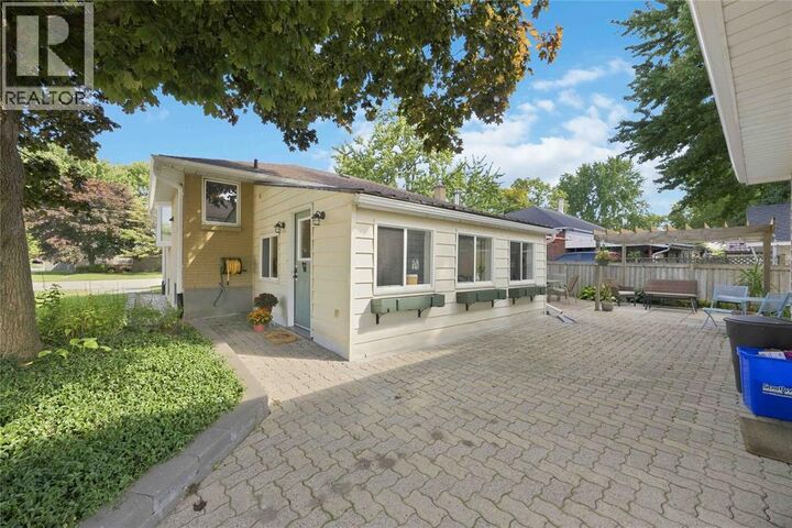 Property Photo:  453 Bentinck Street  ON N0N 1G0 