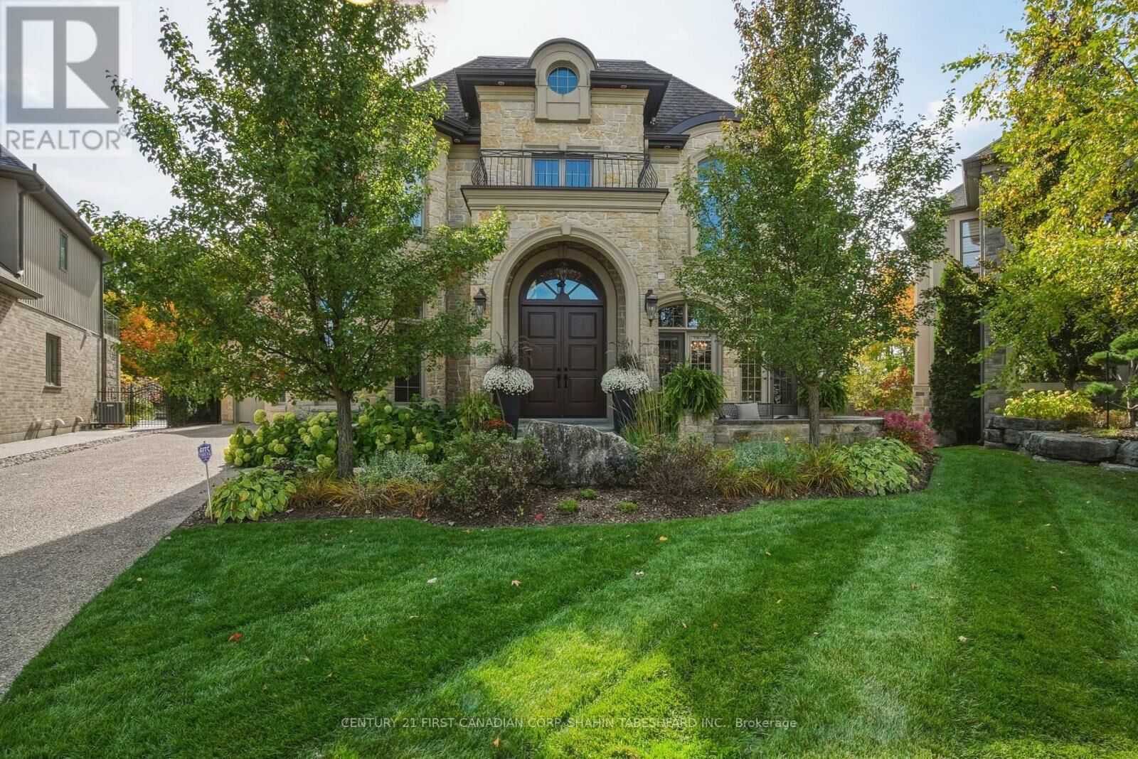 Property Photo:  2425 Waterside Close  ON N6G 0M1 