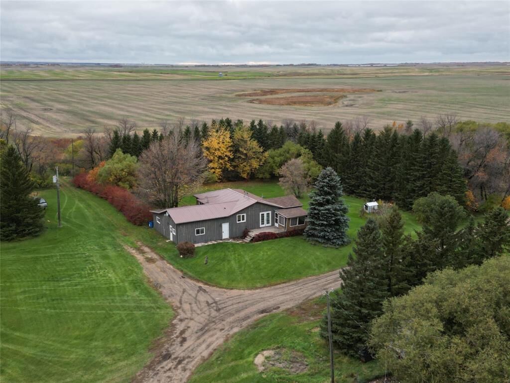 Property Photo:  100090 3 Road North  MB R0K 1G0 